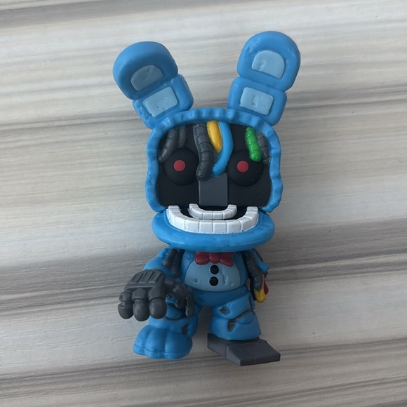 Funko Five Nights at Freddy's 10 Anniversary Mystery Mini Withered Bonnie vynil - Picture 4 of 5